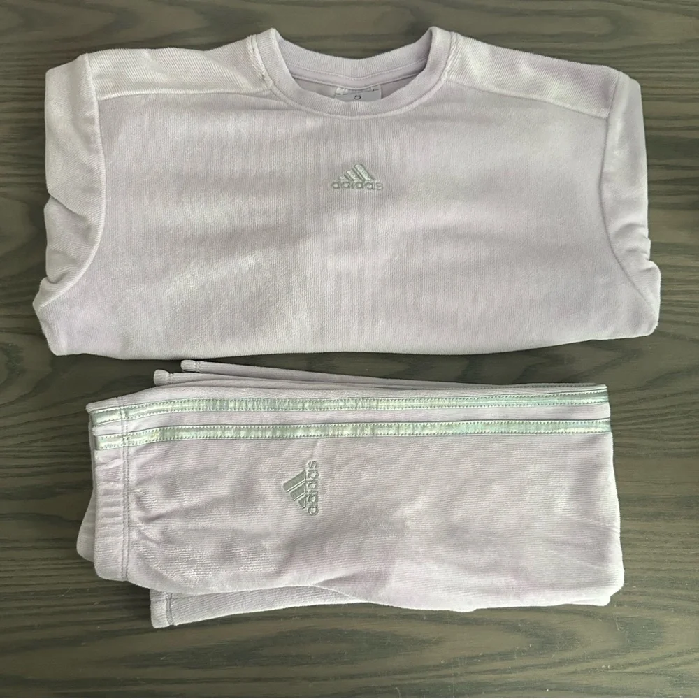 ADIDAS GIRLS VELOUR SWEATSHIRT AND SWEATPANTS